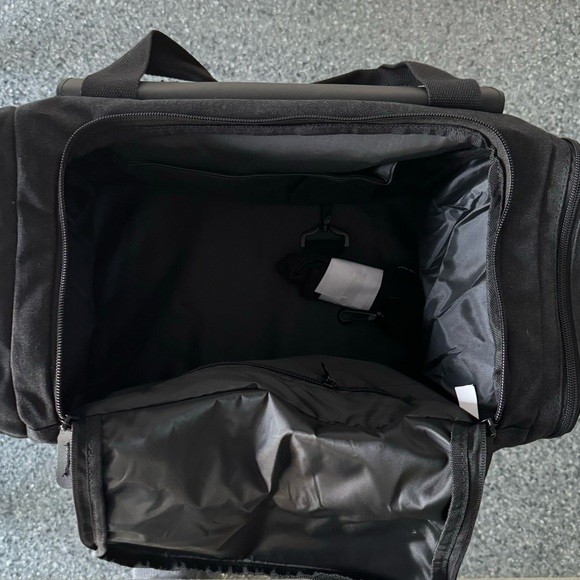 Small Duffle Bag - Picture 3 of 3